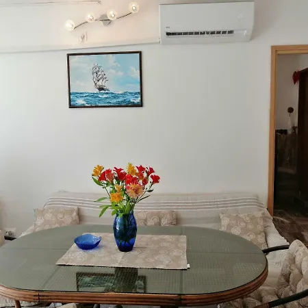 Apartment Zarace شقة